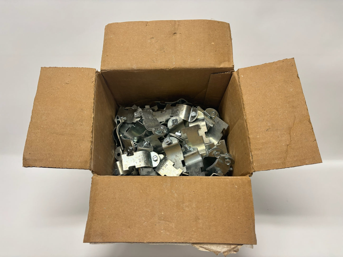 80 PK Unistrut P1113AS‑EG 1″ Electro‑Galvanized Rigid/IMC Conduit Clamp