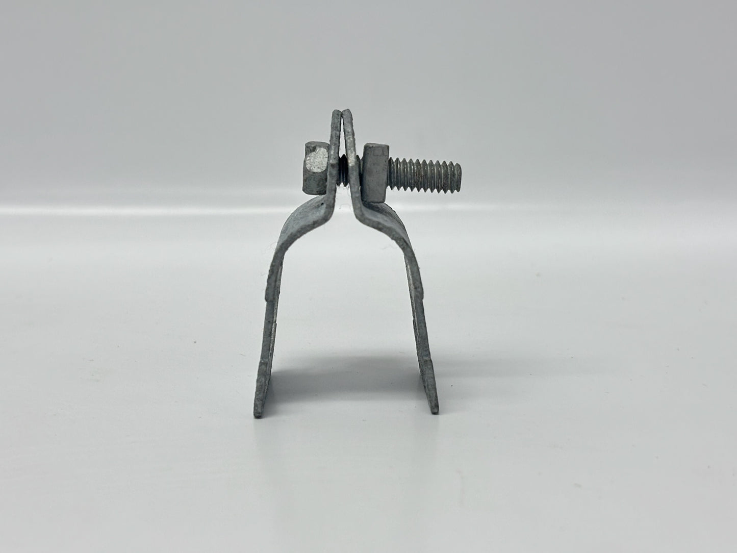 100 PK B-Line B2008PAHDG 1/2" Rigid Conduit Clamp, HDG, Pre-Assembled