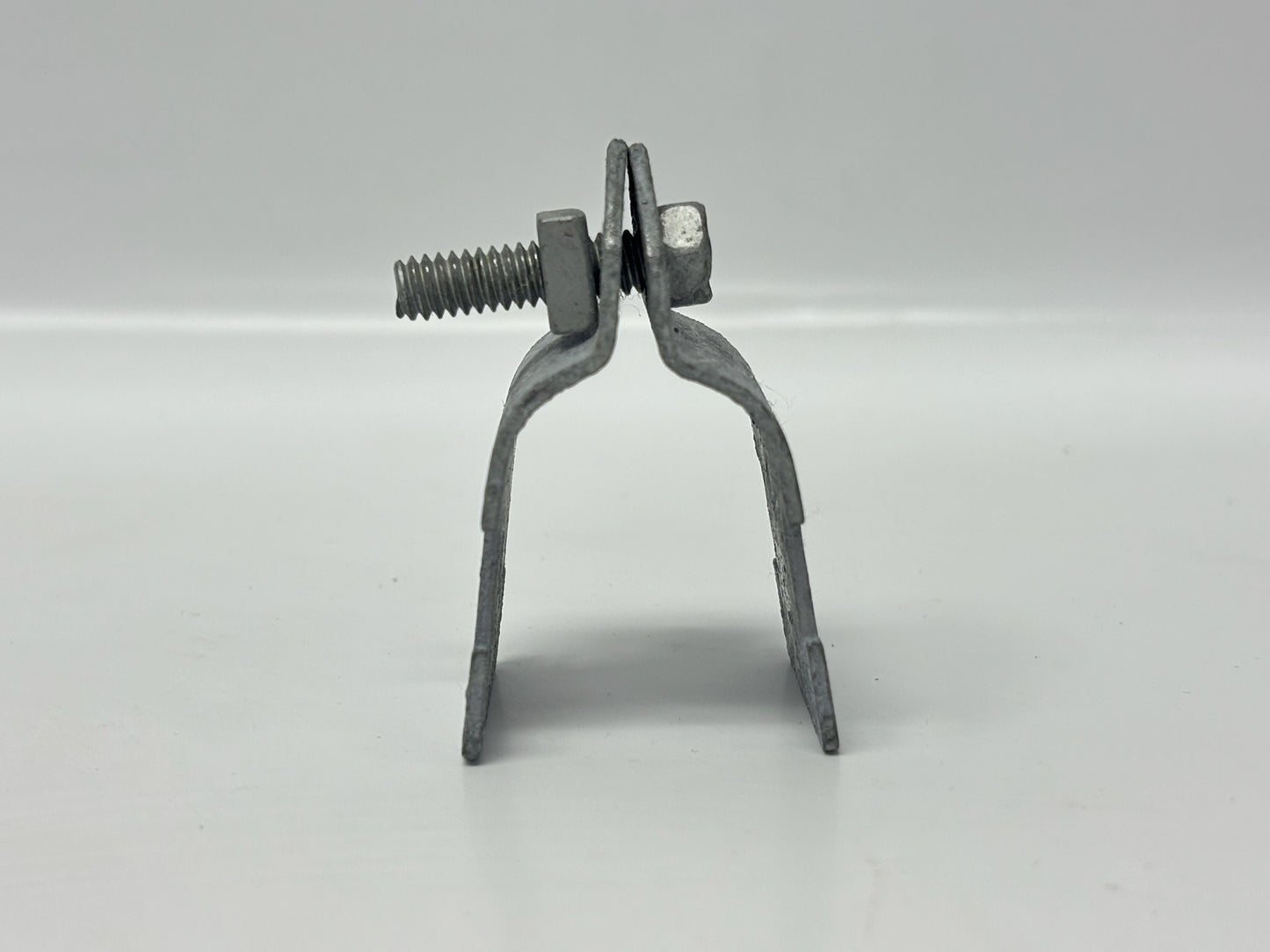 100 PK B-Line B2008PAHDG 1/2" Rigid Conduit Clamp, HDG, Pre-Assembled