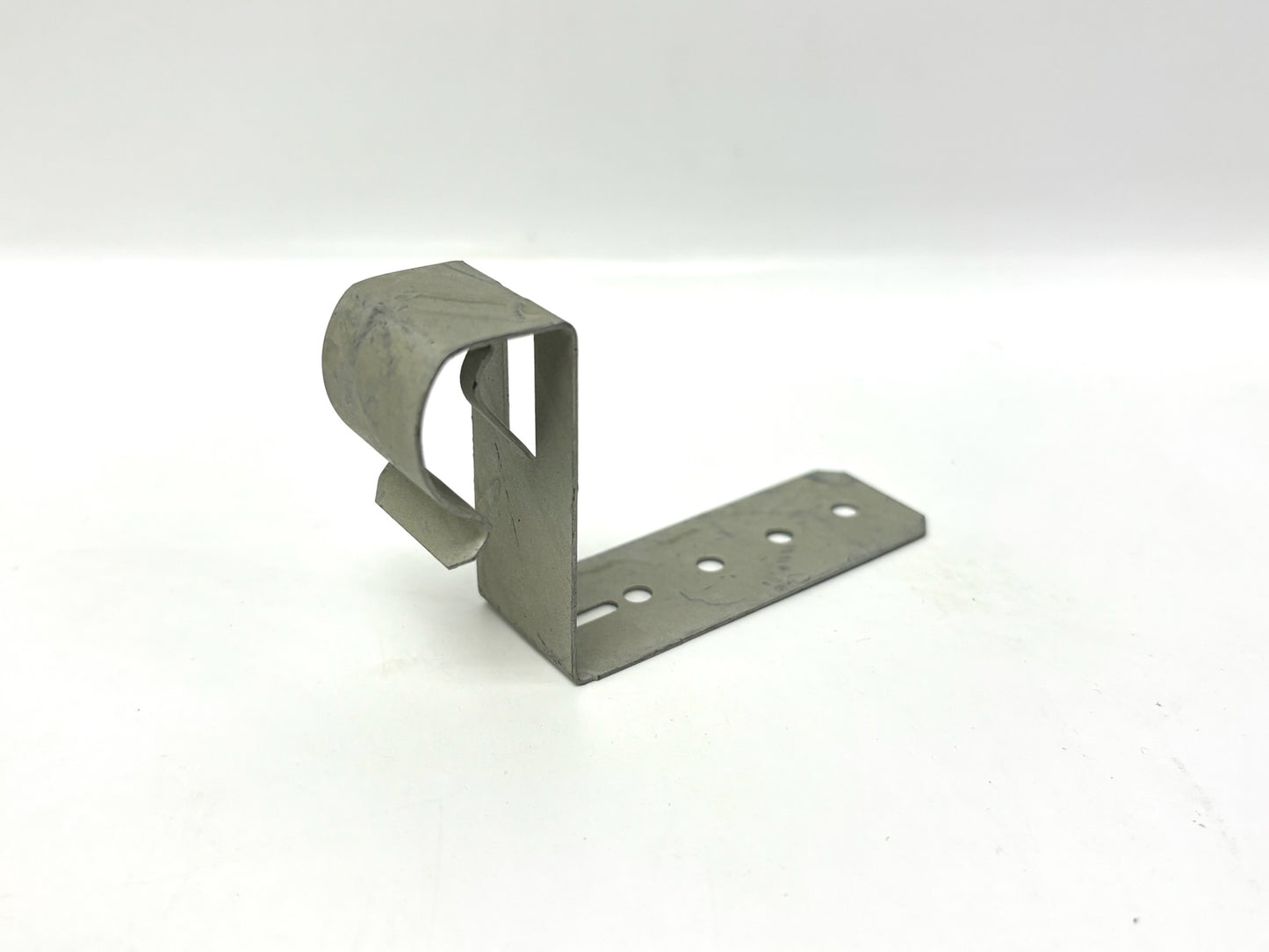 94 PK nVent CADDY CS812D Conduit/MC‑AC to Stud Mount, ½–¾″ EMT