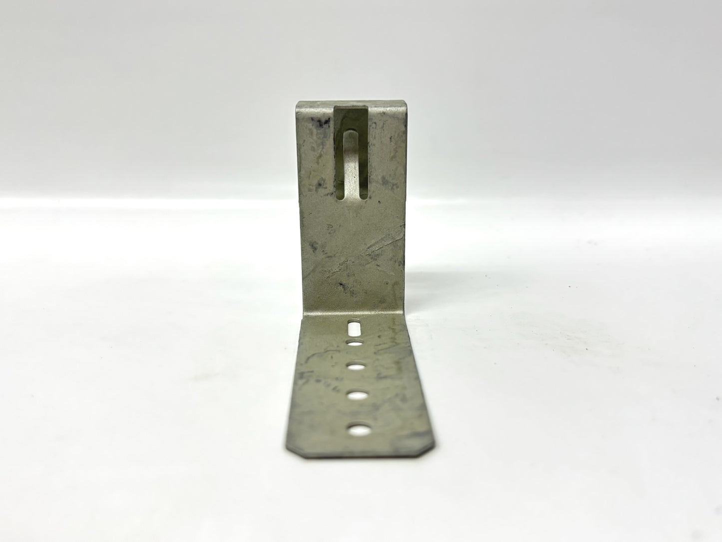 94 PK nVent CADDY CS812D Conduit/MC‑AC to Stud Mount, ½–¾″ EMT