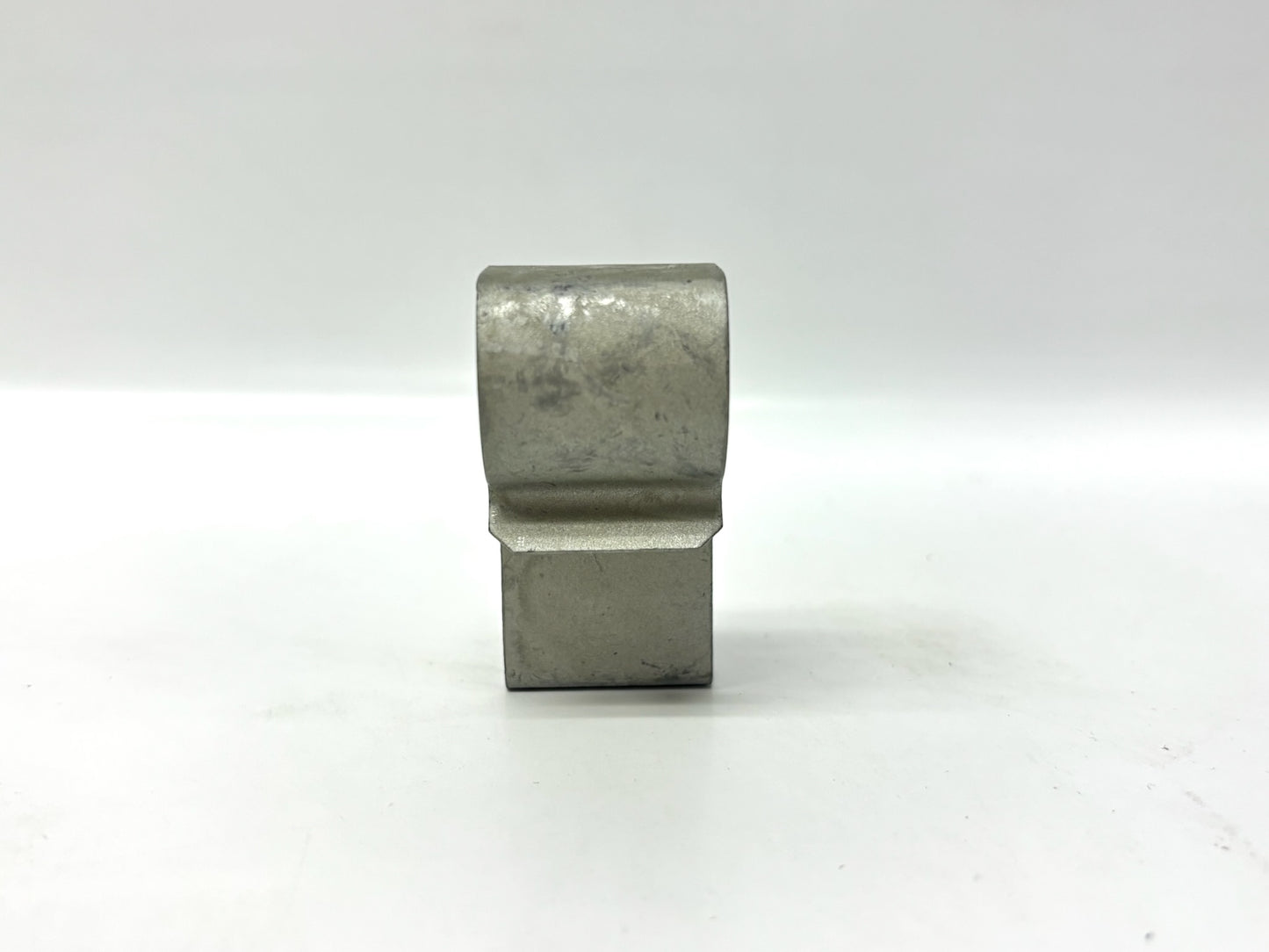 94 PK nVent CADDY CS812D Conduit/MC‑AC to Stud Mount, ½–¾″ EMT