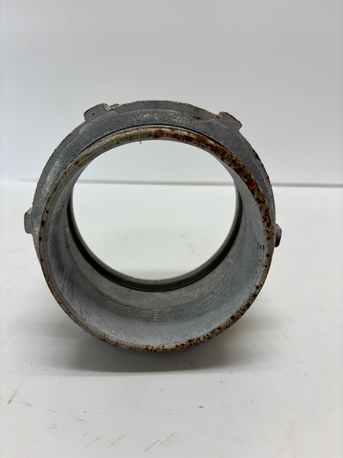 Hubbell Raco (1816) 4" No-Thread Conduit Connector, Malleable Iron (visible surface rust)