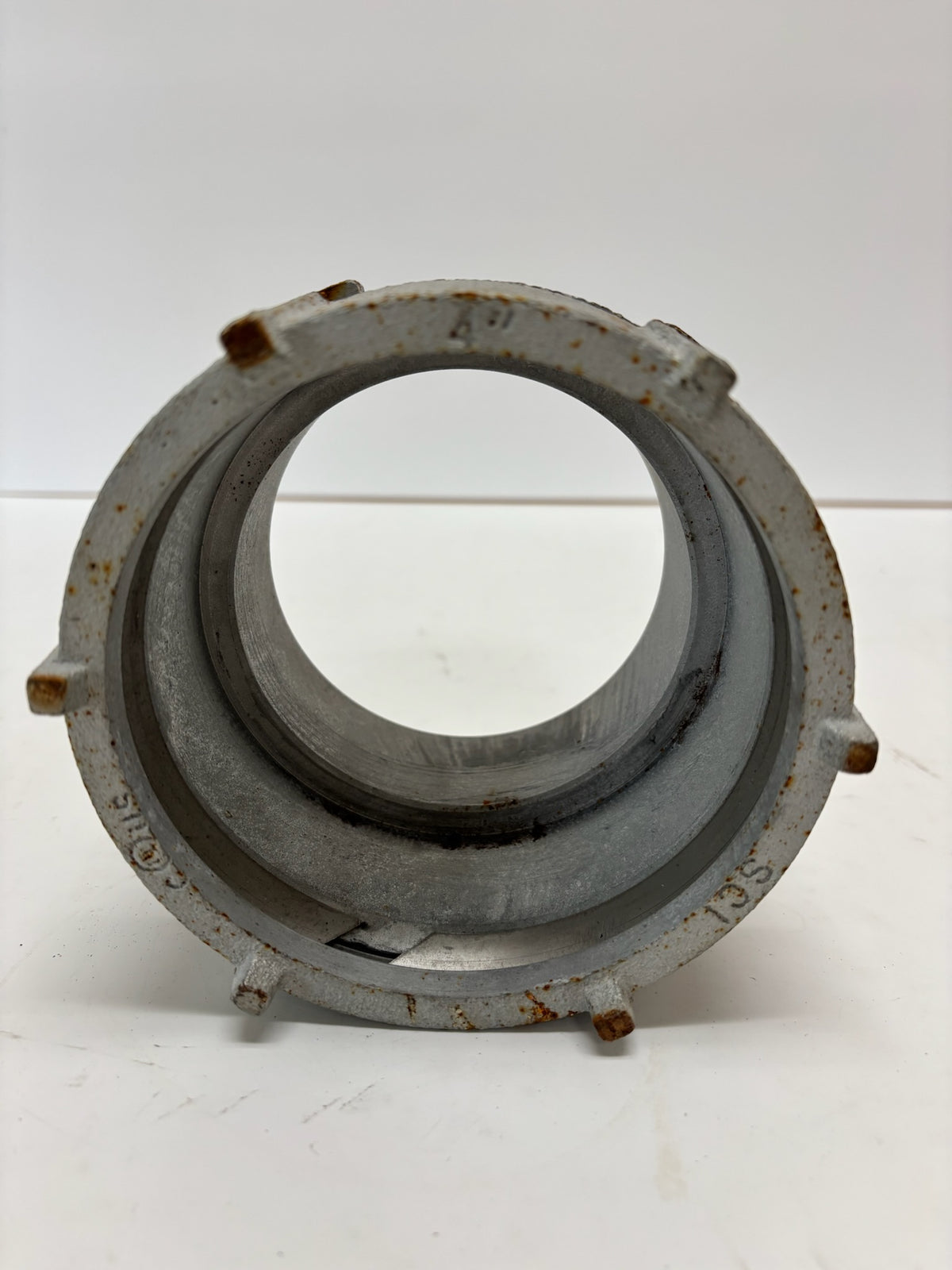 Hubbell Raco (1816) 4" No-Thread Conduit Connector, Malleable Iron (visible surface rust)