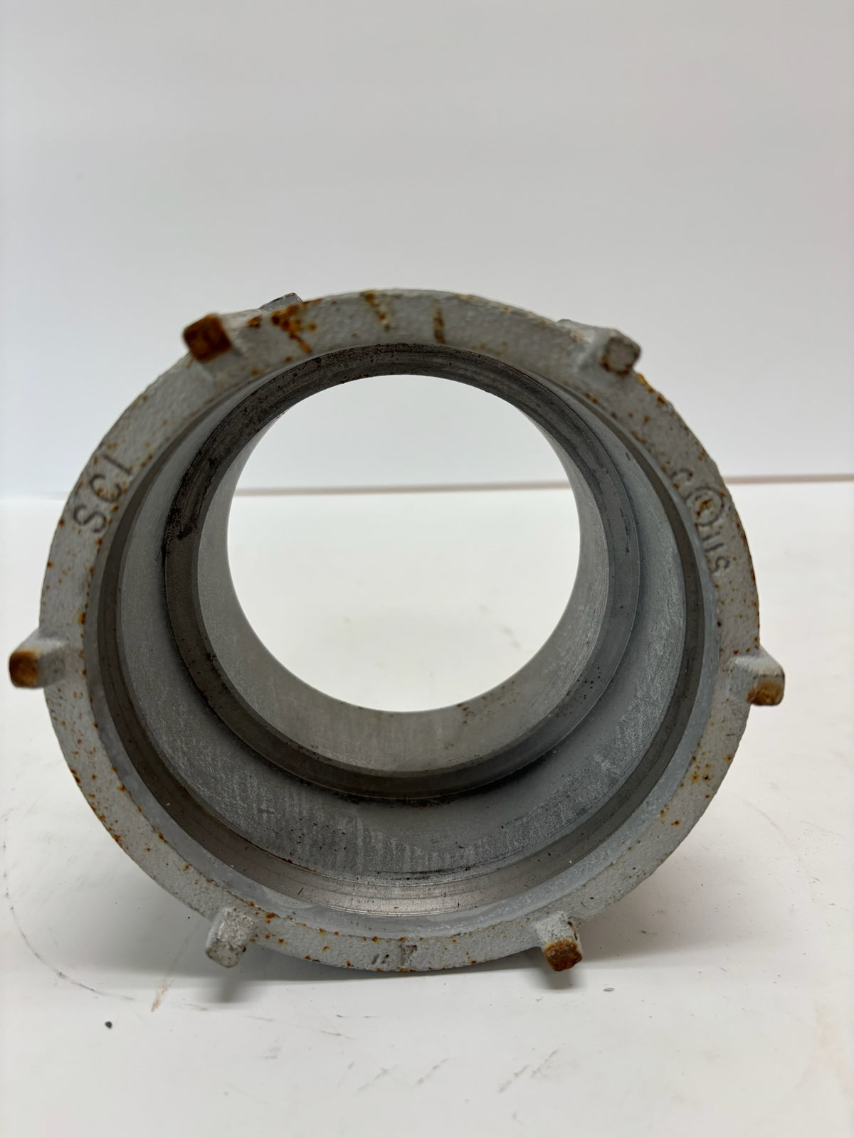 Hubbell Raco (1816) 4" No-Thread Conduit Connector, Malleable Iron (visible surface rust)