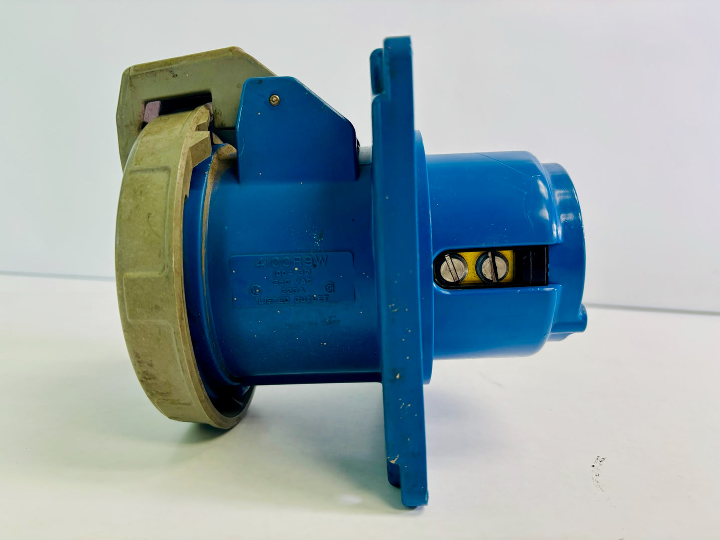 Used Hubbell 4100R9W Pin And Sleeve Receptacle, Water Tight W250V, 100A