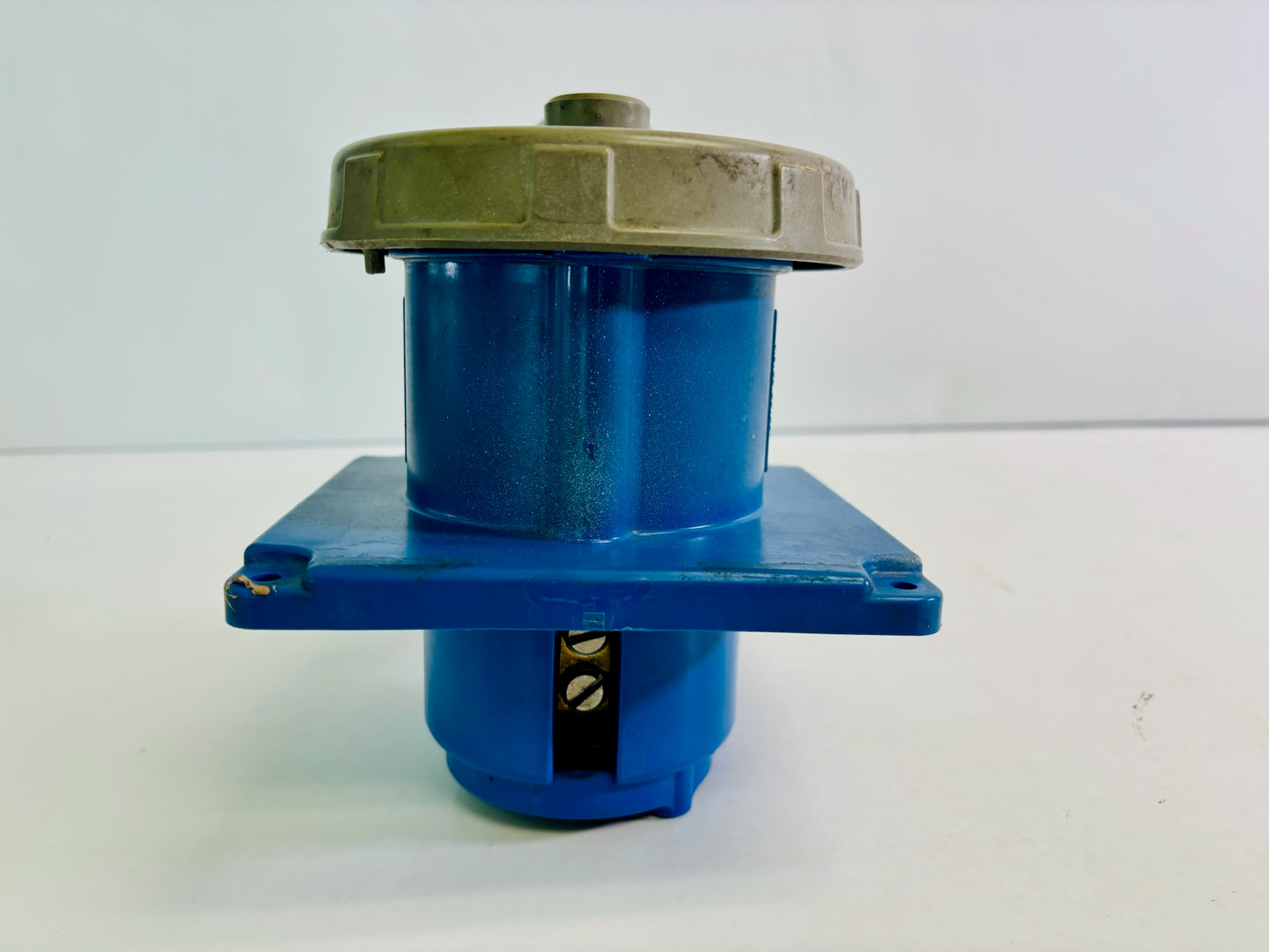 Used Hubbell 4100R9W Pin And Sleeve Receptacle, Water Tight W250V, 100A