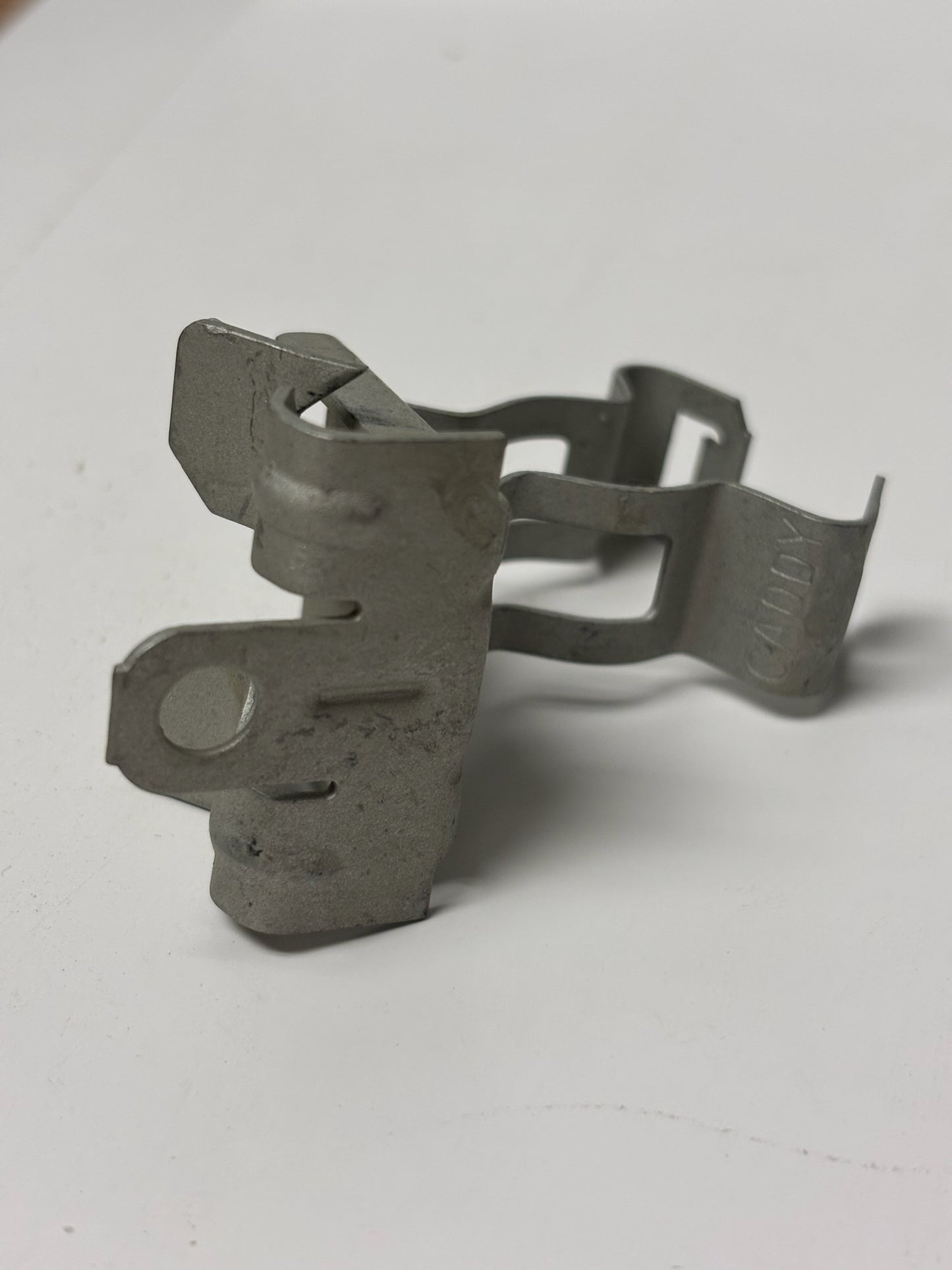 100 PK nVent CADDY 6M24 Conduit/Pipe to Flange Clip – Snap-Close, 3/8" Rigid