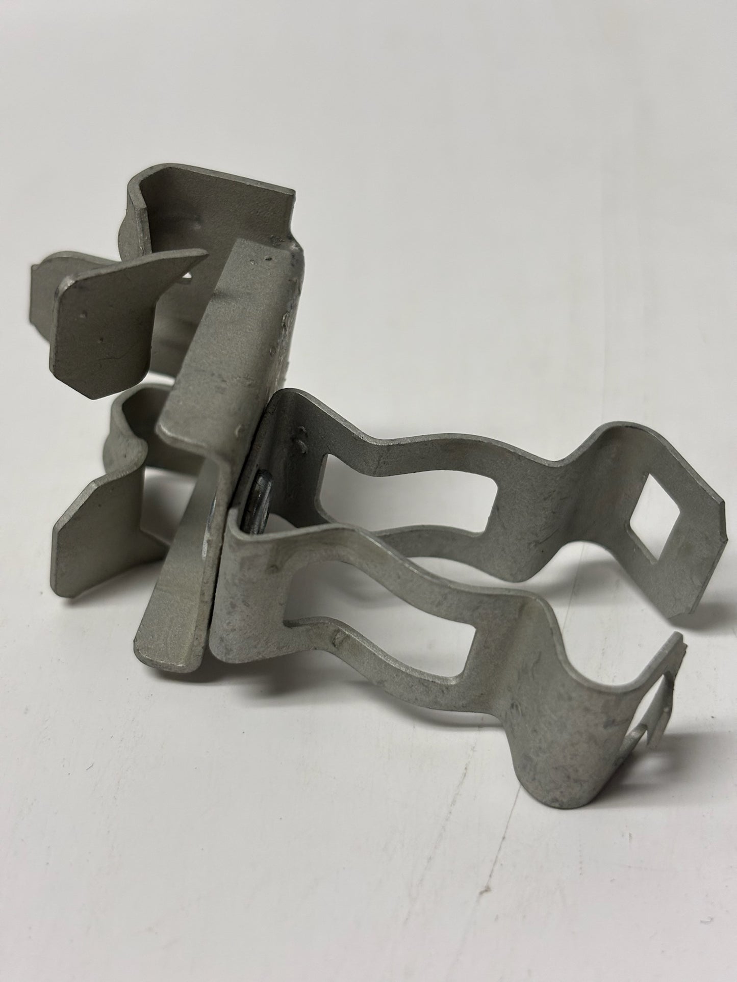 100 PK nVent CADDY 6M24 Conduit/Pipe to Flange Clip – Snap-Close, 3/8" Rigid