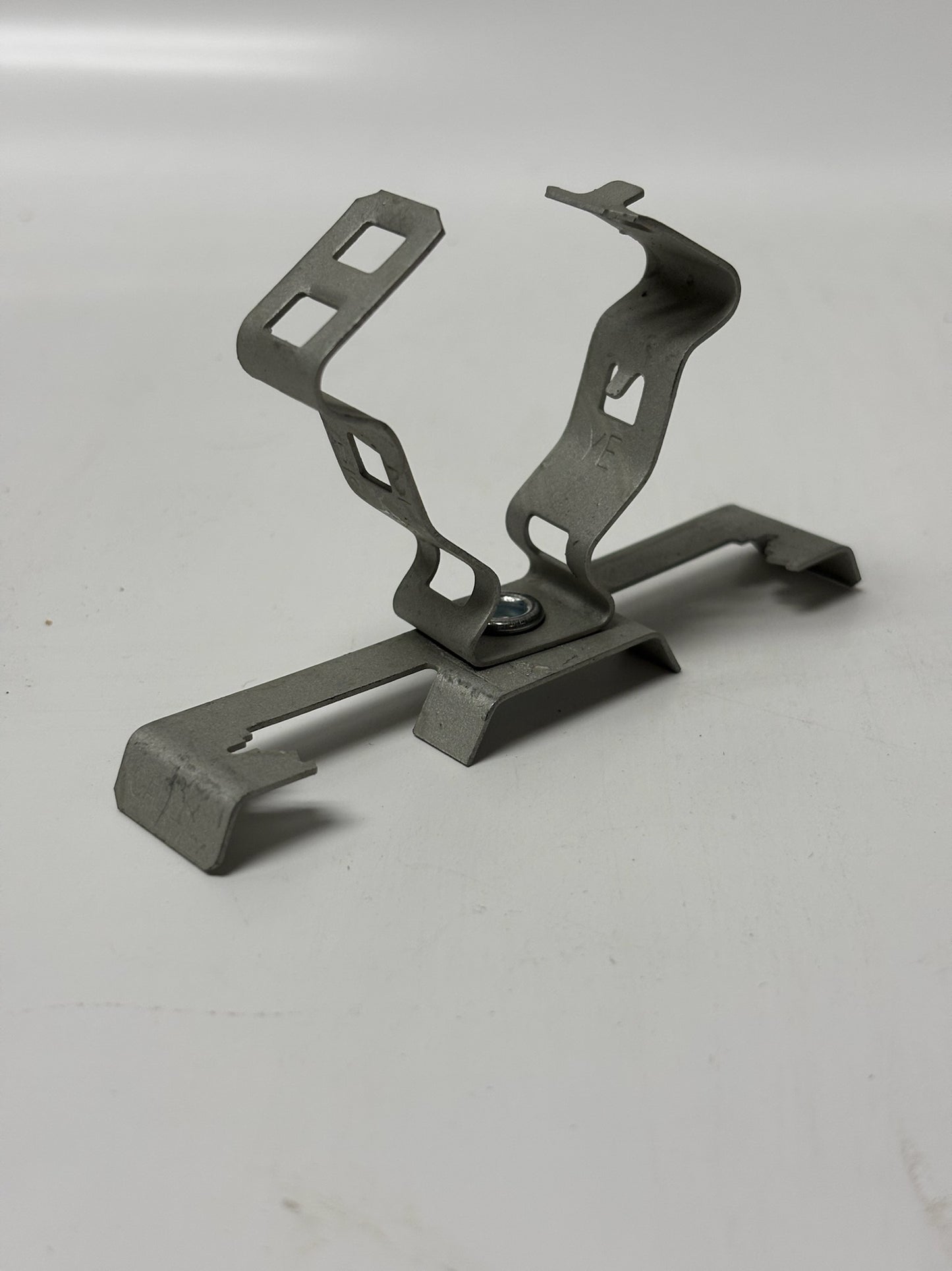 100 PK nVent CADDY 4Z34812M Snap-Close Clip – For 1/2" & 3/4" EMT