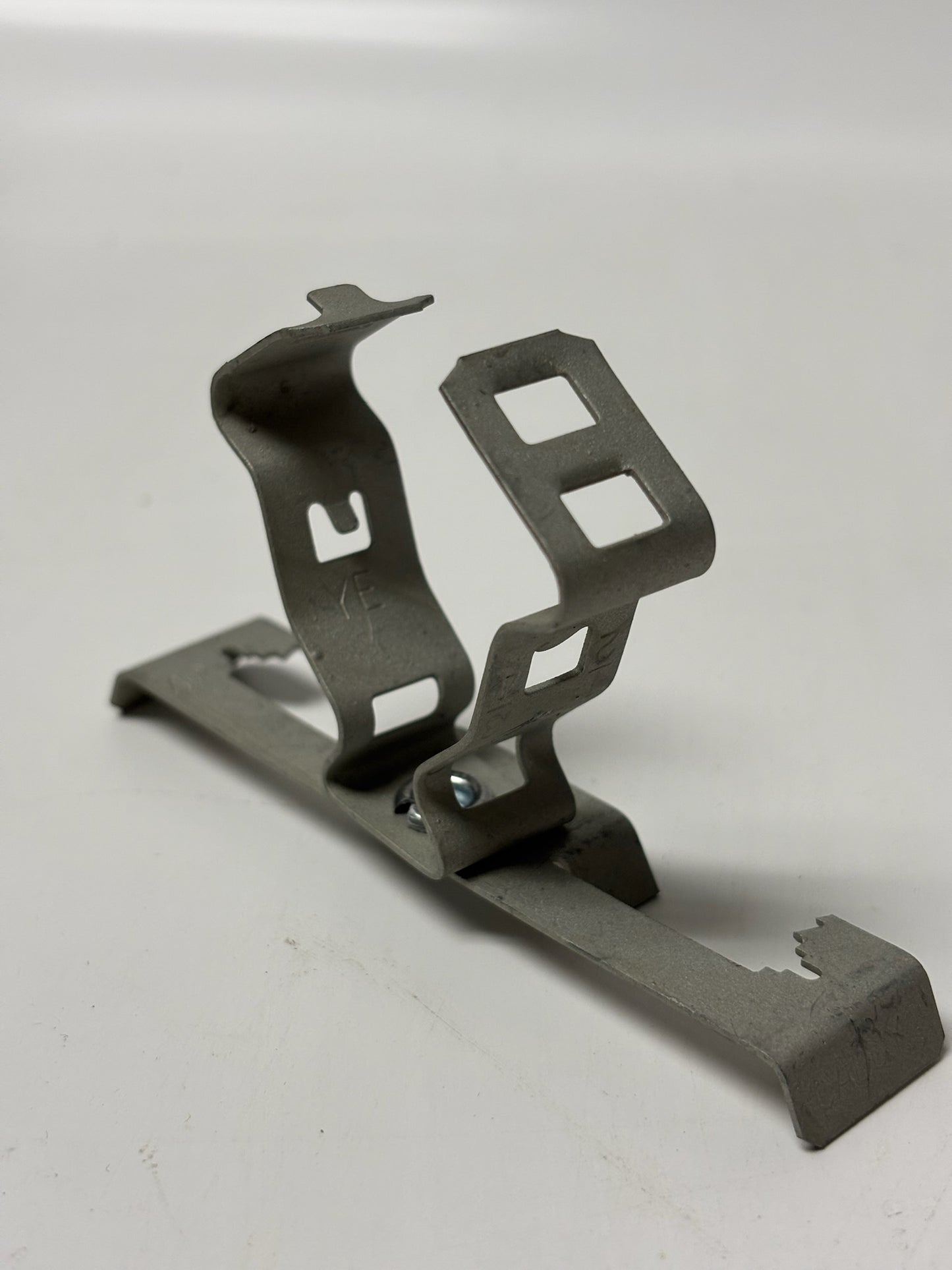 100 PK nVent CADDY 4Z34812M Snap-Close Clip – For 1/2" & 3/4" EMT