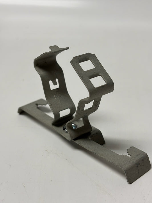 100 PK nVent CADDY 4Z34812M Snap-Close Clip – For 1/2" & 3/4" EMT