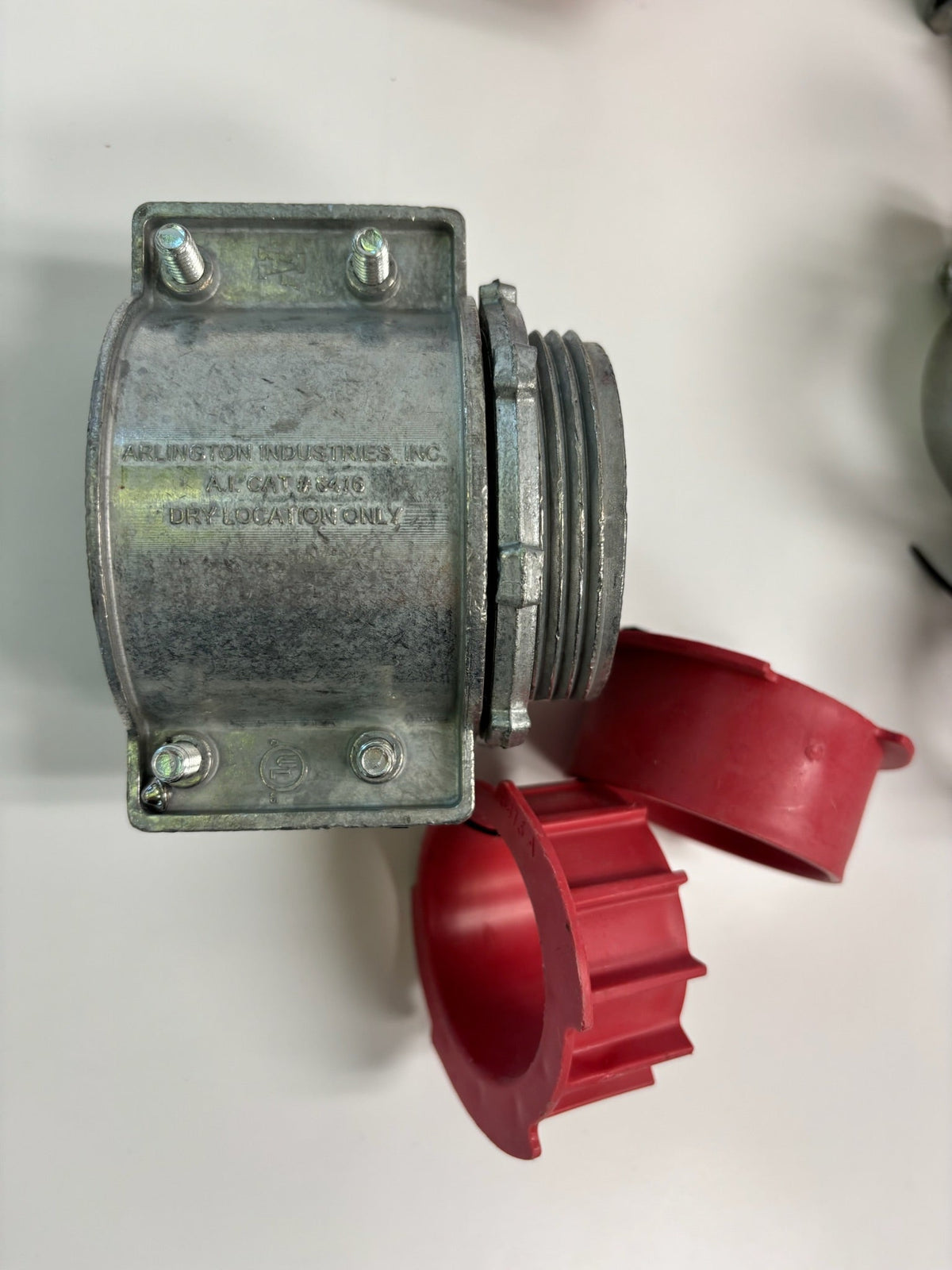 8 PK Arlington 8416 2-1/2" MCI Cable Connector Zinc Die-Cast Multi-Cable Fitting (No Box)