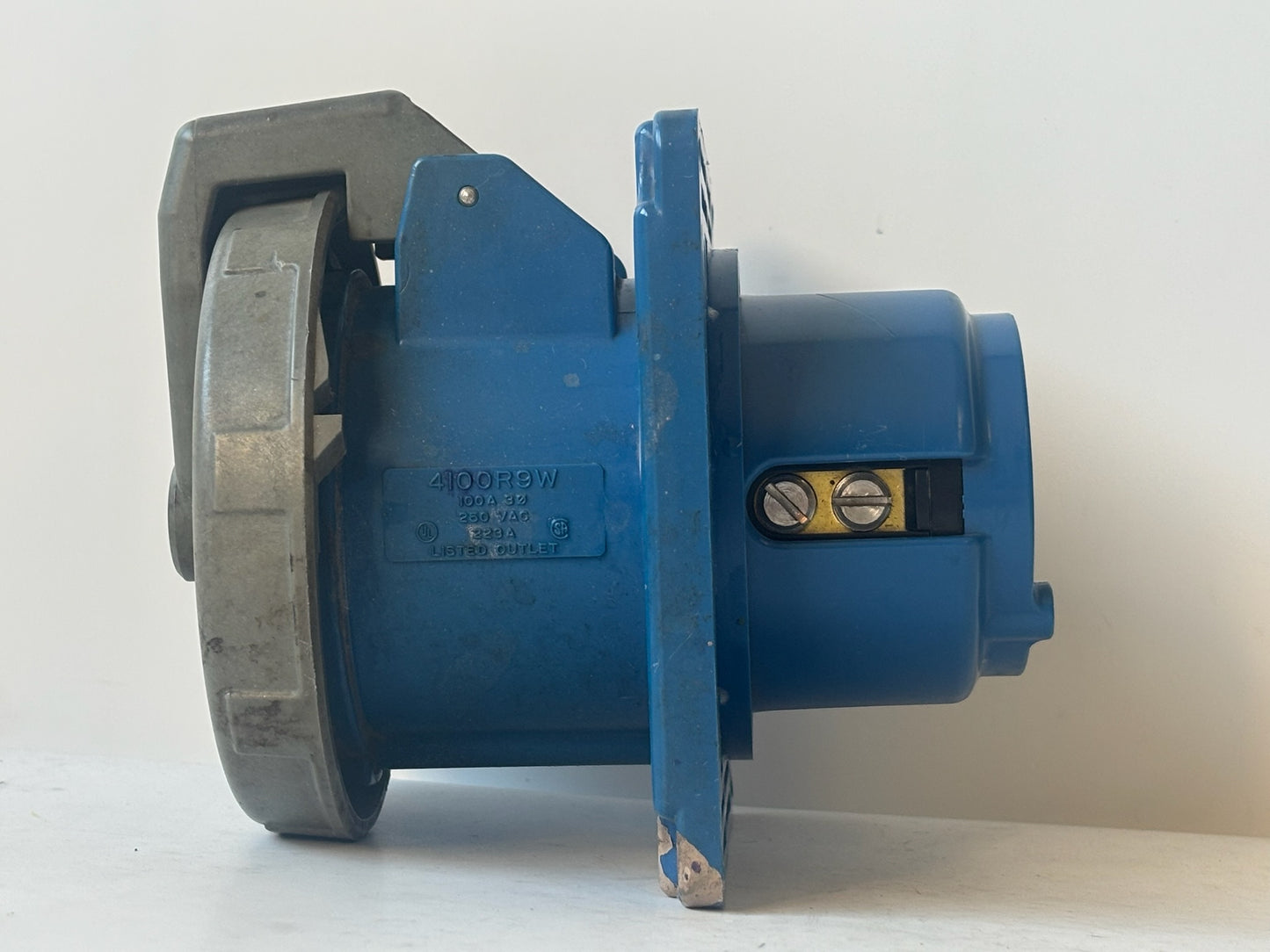 Used Hubbell 4100R9W Pin And Sleeve Receptacle, Water Tight W250V, 100A