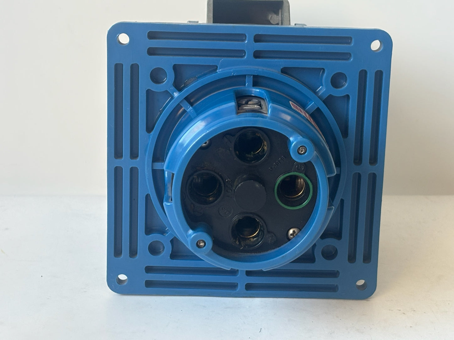 Used Hubbell 4100R9W Pin And Sleeve Receptacle, Water Tight W250V, 100A