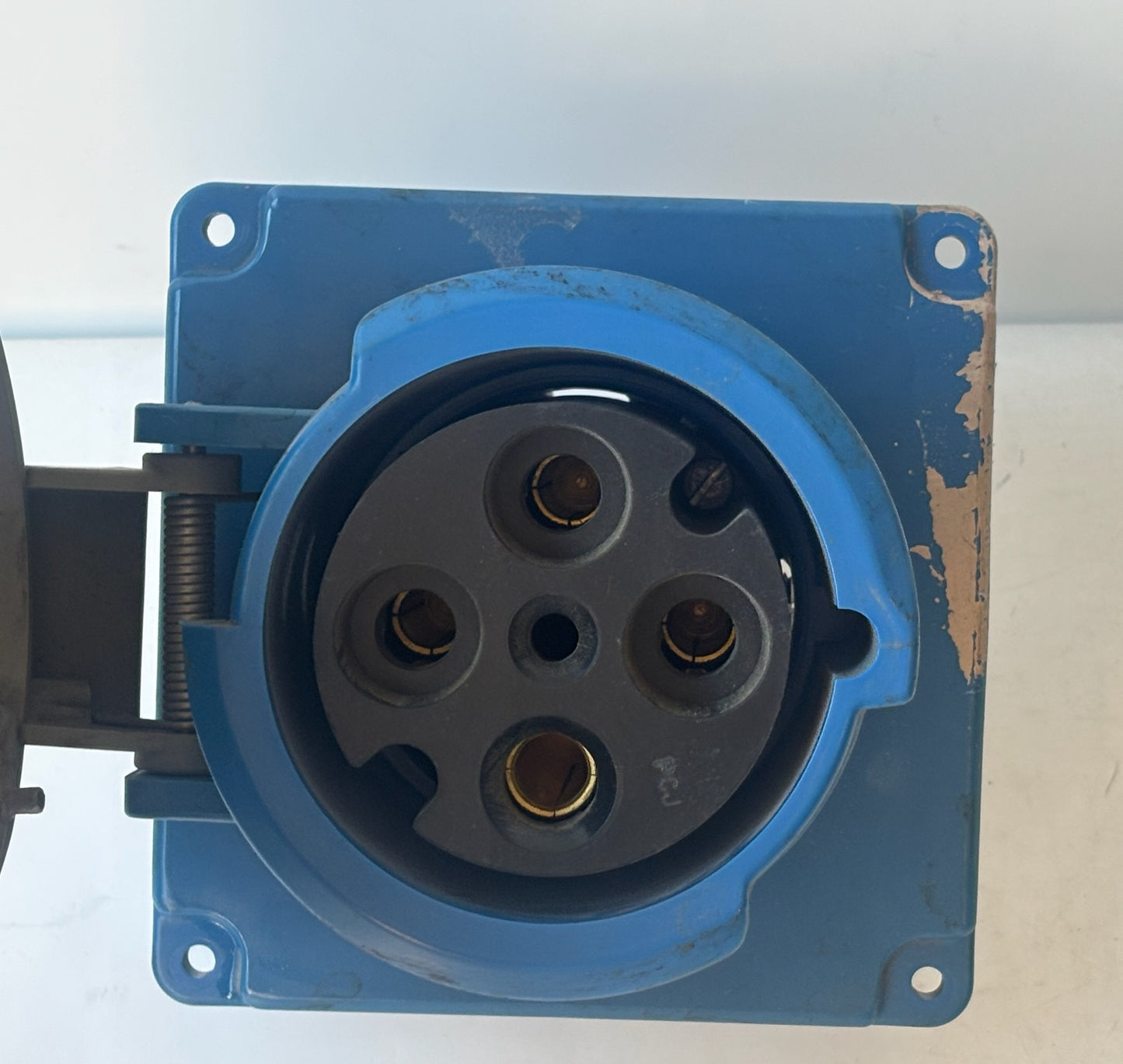 Used Hubbell 4100R9W Pin And Sleeve Receptacle, Water Tight W250V, 100A