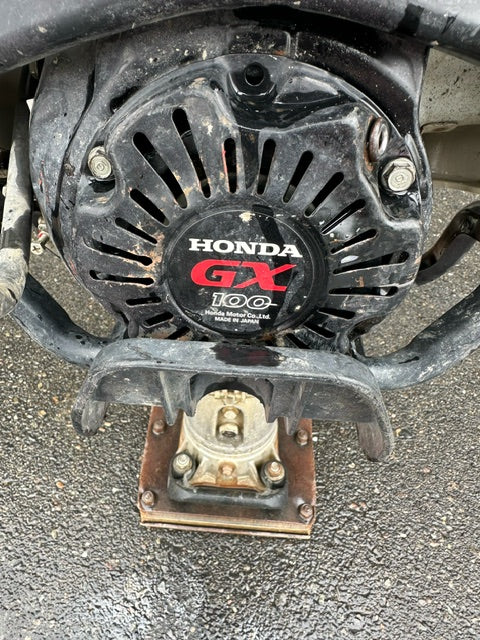 Mikasa (MTX-70HD) Honda GX100 Engine, 3,350 lb impact force 2.8 HP 2.1 kW Rammer